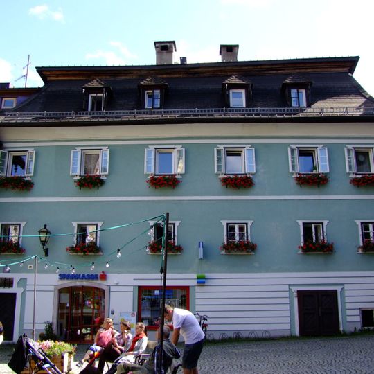 Bankgebäude, Sollinger Armenhaus