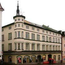 Wohn- und Geschäftshaus