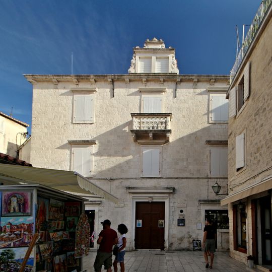 Garagnin-Fanfogna Palace