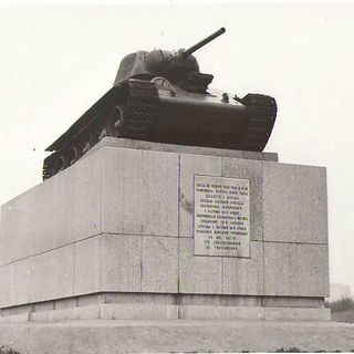 Chelyabinsk kolkhoznik tank monument