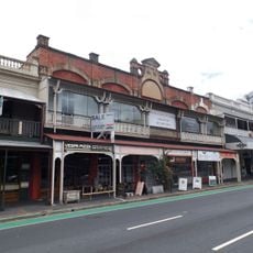Shop Row, Woolloongabba