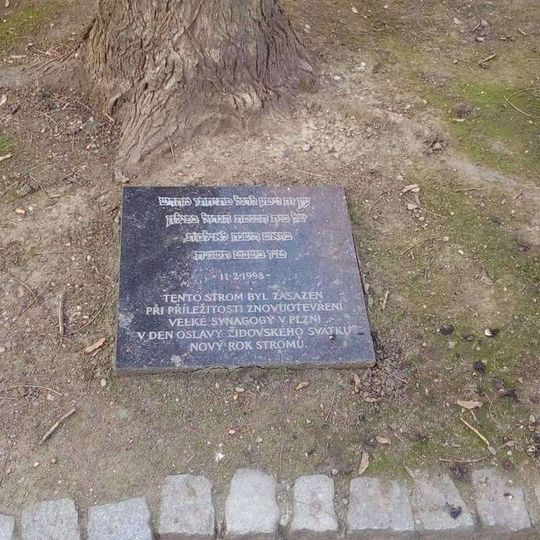 Památník znovuotevření velké synagogy v Plzni