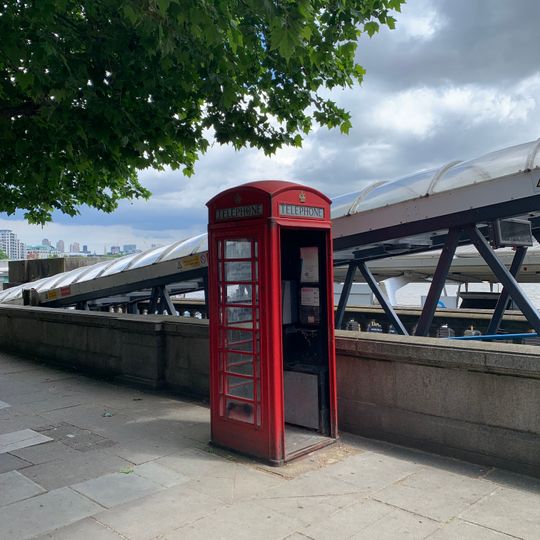 K6 Telephone Kiosk By Hungerford Bridge