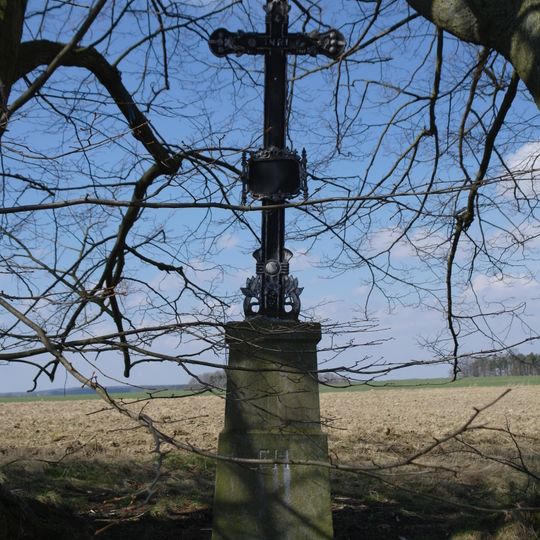 Kříž u cesty do Lišova