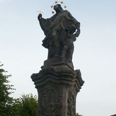 Socha svatého Jana Nepomuckého na mostě v centru Chřibské