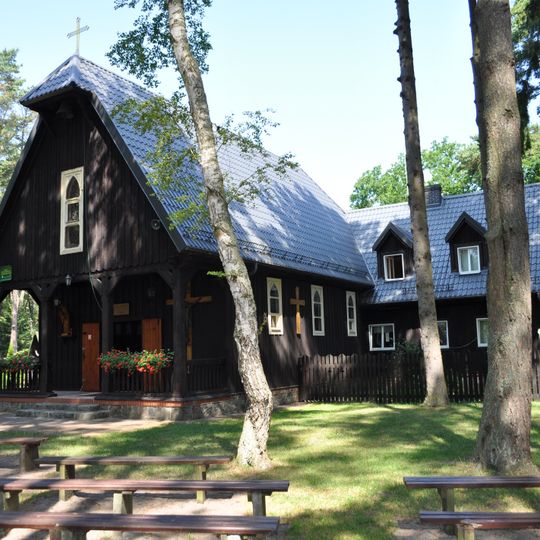 Kaplica ks. zmartwychwstańców Matki Boskiej Częstochowskiej (ze skrzydłem mie…, Zakonna 10 w Dębkach