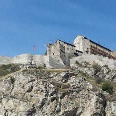 Tour et rempart (fragment)