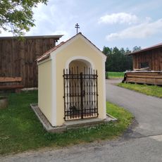 Kaplička na západním okraji vsi