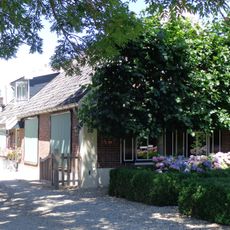 Boerderij, langhuis met riet gedekt dak