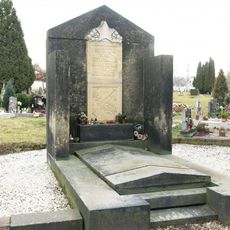 Pomník osvobození na hřbitově v Duchcově