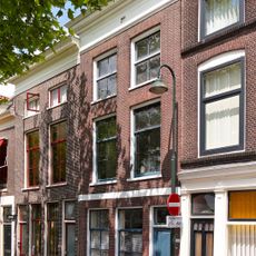 Pand met lijstgevel met mooi voegwerk