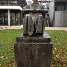 Statue de Mathieu Jaboulay assis.