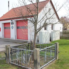 Lutherdenkmal mit Einfriedung und Linde Meschwitz (beim Feuerwehrhaus)