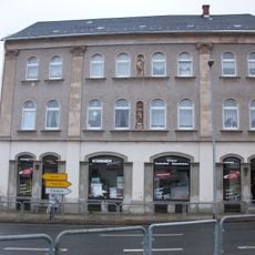 Wohnhaus in halboffener Bebauung Karlsbader Straße 27