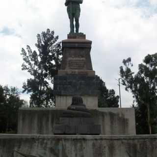 Indios Verdes monument