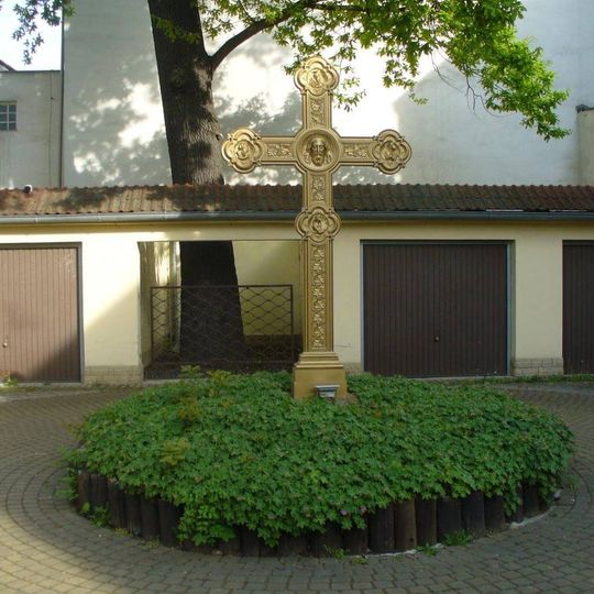 Kříž u hotelu Zlatý kříž v Teplicích