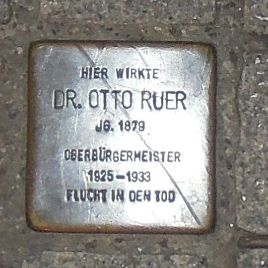 Stolperstein en memoria de Otto Ruer