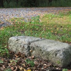 Grenzstein (an Kreuzung nördlicher Ortsausgang in Richtung Lindenweg)