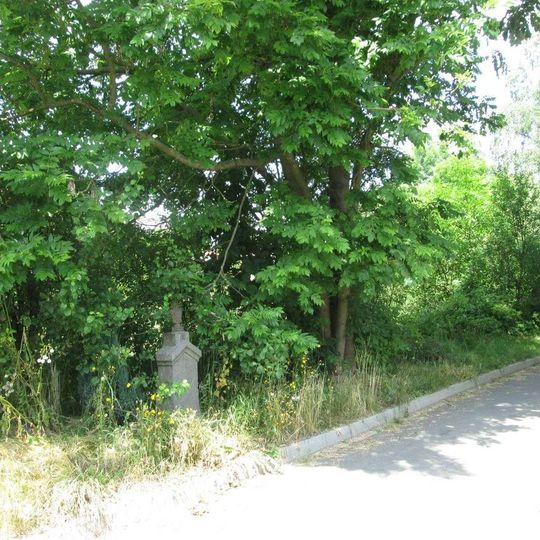 Kříž nad Bernarticemi u cesty k rozhledně