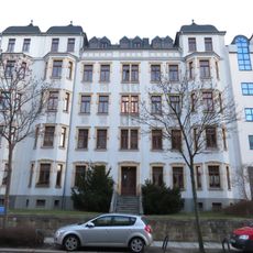 Mietshaus in geschlossener Bebauung mit Vorgarten Weststraße 47