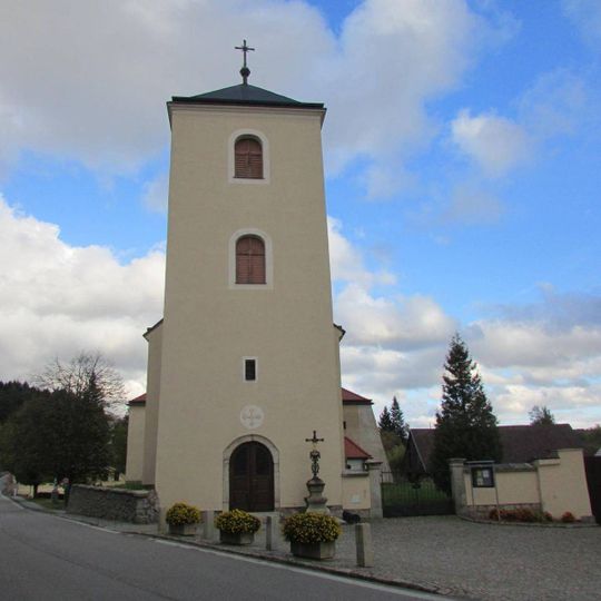 Kříž před kostelem sv. Prokopa ve Studené