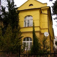 Vila a záhrada, vila