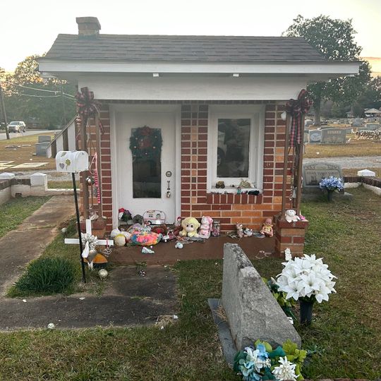 Playhouse Grave of Nadine Earles