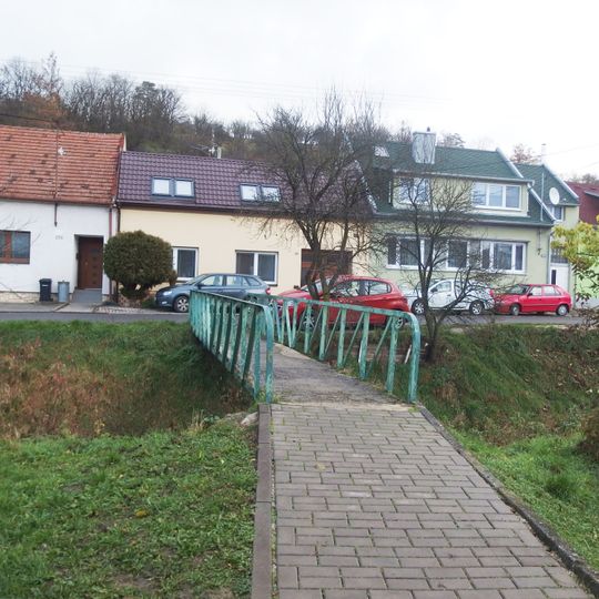 Lávka přes Vlčnovský potok ve Vlčnově proti čp. 259