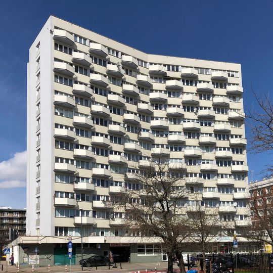 Punktowiec przy ulicy Grójeckiej 19/25