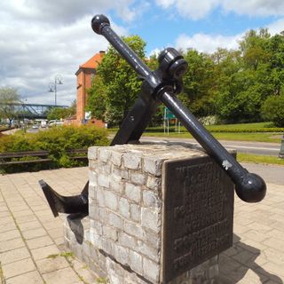 Pomnik Oficerskiej Szkoły Marynarki Wojennej w Toruniu