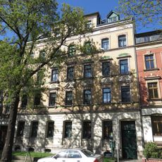 Mietshaus in geschlossener Bebauung mit Vorgarten Margaretenstraße 28a