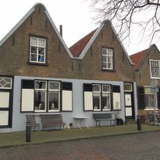 Vingerling 27, Middelharnis