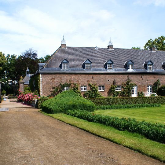 Kasteel Hillenraad: doorgang naar siertuin