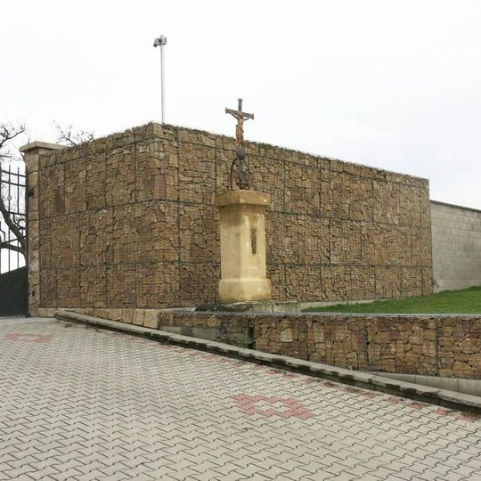 Kříž v Mladoboleslavské ulici v Byšicích