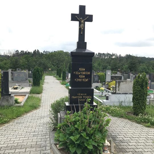 Hřbitovní kříž na hřbitově v Hartvíkovicích