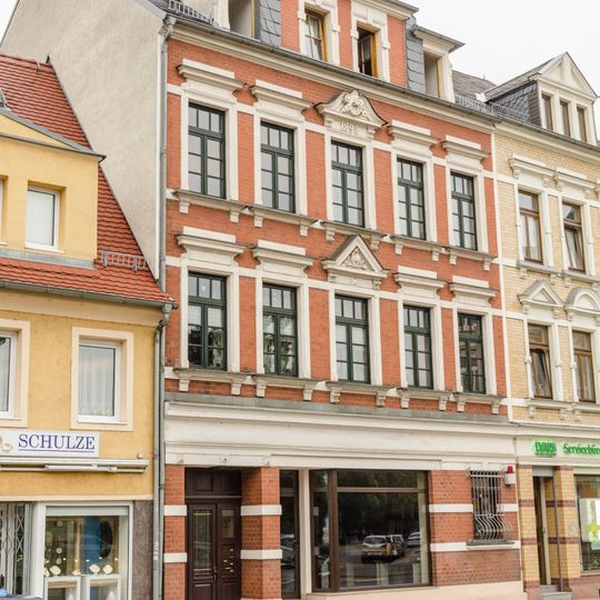 Mietshaus in geschlossener Bebauung St.-Georgen-Straße 11