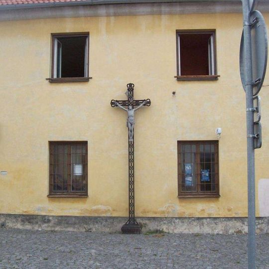 Kříž v Horažďovicích v Husově ulici