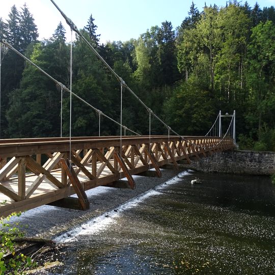 Benešov u Semil, visutá lávka