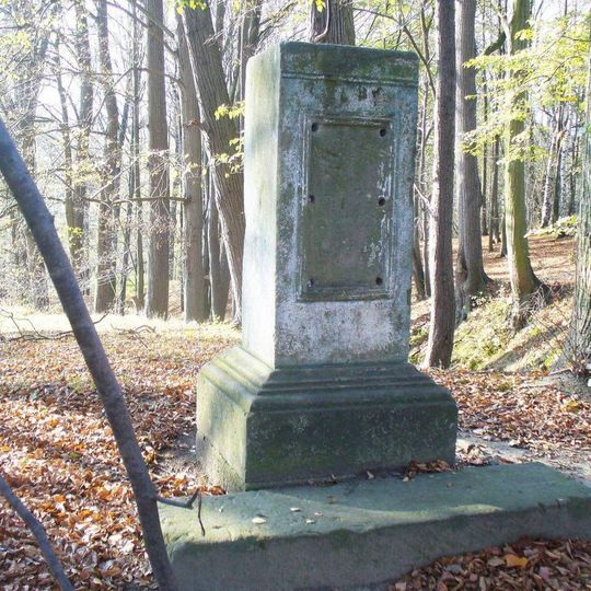 Podstavec kříže v remízu nad restaurací Myslivna ve Staré Olešce