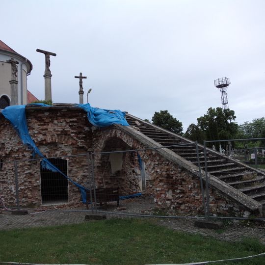 Kalvária, kaplnka s pódiom