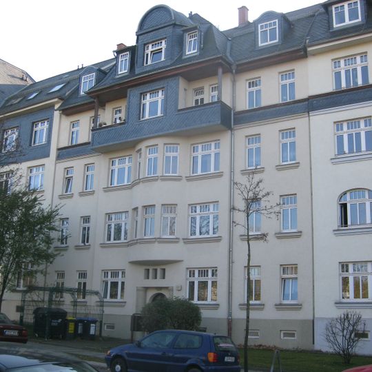 Mietshaus in geschlossener Bebauung mit Vorgarten Heinrich-Schütz-Straße 122
