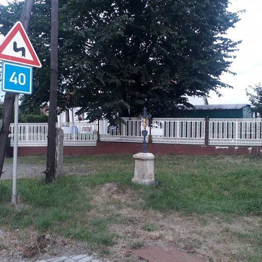 Kříž v Sulislavi u rozcestí