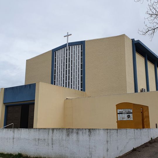 Igreja de Santa Maria, adro envolvente e antigo edifício dos serviços paroquiais