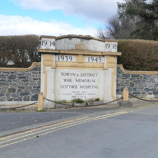 Memorial at entrance to War Memorial Cottage Hospital