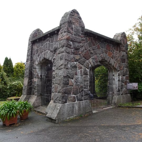 Old bear castle, small