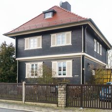Wohnhaus in offener Bebauung, mit Einfriedung Ludwig-van-Beethoven-Straße 4