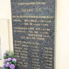 Deska cti na hasičské zbrojnici Krč