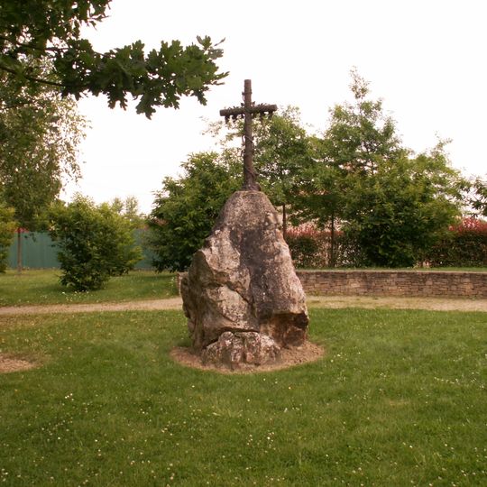 Les Faux menhir