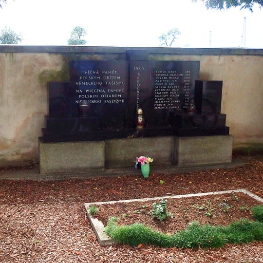 Hrob a pomník obětí fašismu