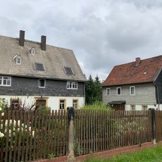 Pfarrhaus und Seitengebäude Gartenweg 1 2